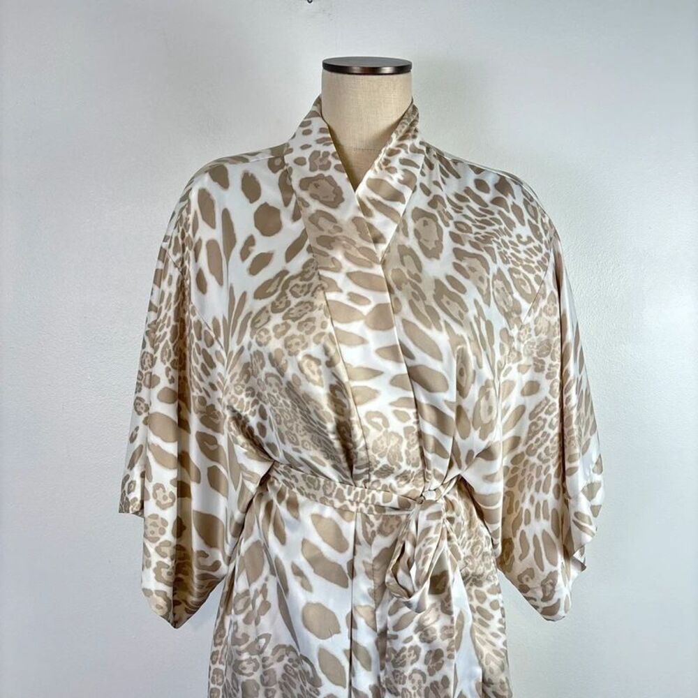 Natori Luxe Leopard Robe Kimono Size Large Tan Beige White Satin Animal Print - Picture 3 of 7